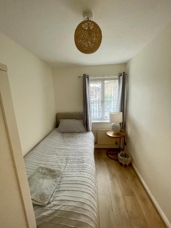 Stunning 3 Bedroom Family House In London, Private Parking And Garden, With Great Transport Links To Central London, The Excel Centre, Canary Wharf, The O2! Exterior foto